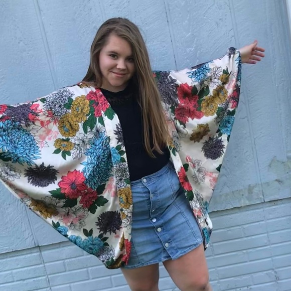 Silk Floral Kimono - Picture 6 of 6